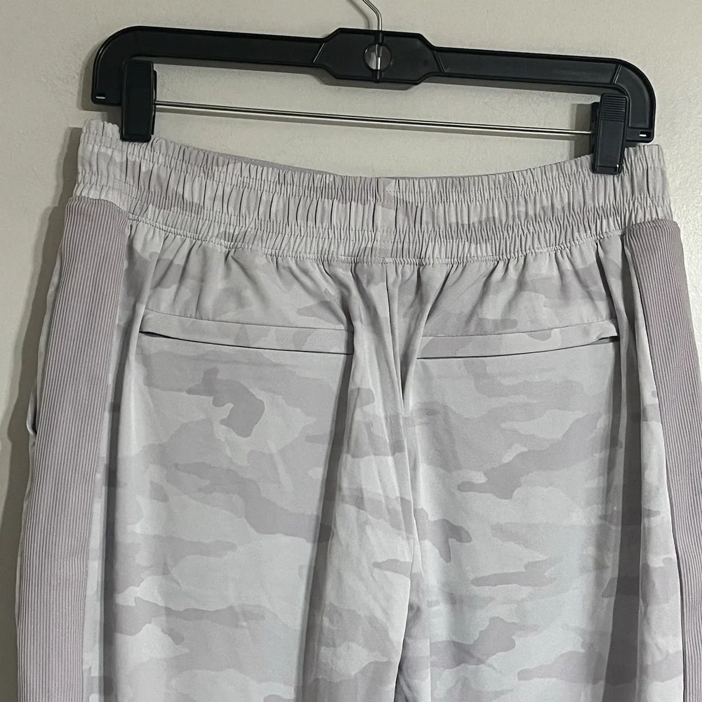 Athleta Brooklyn Textured Jogger Pants Light Purple Camo Camouflage Size 8 - Picture 8 of 10
